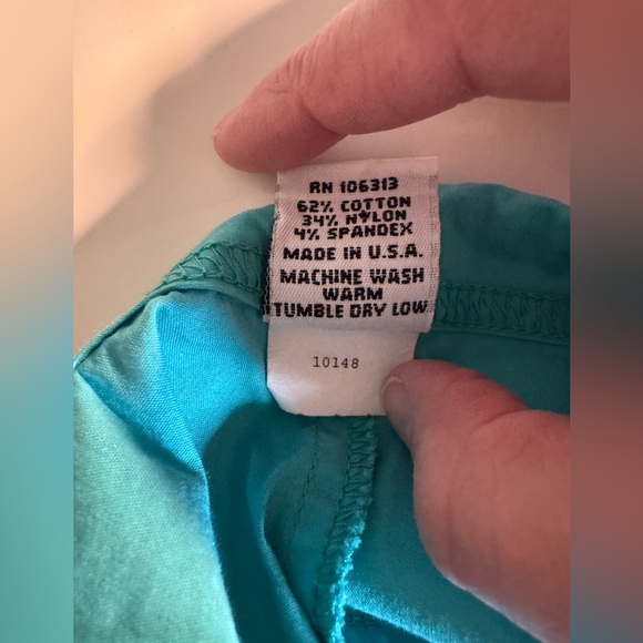 BE PRESENT Yoga inspired short Sz. Med. - Picture 6 of 8